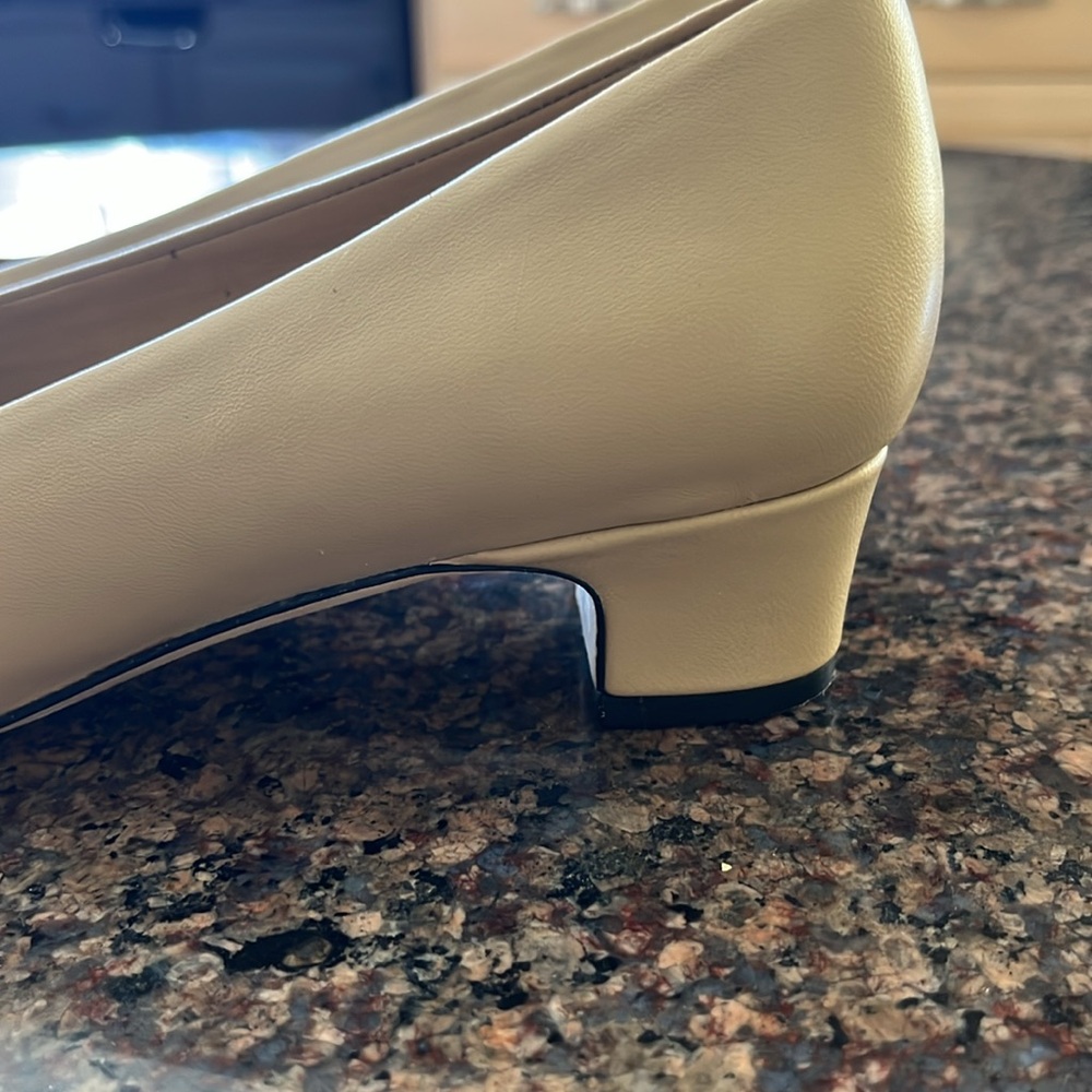 Vaneli Cream Block Heel Pumps Timeless Elegance - Picture 2 of 7